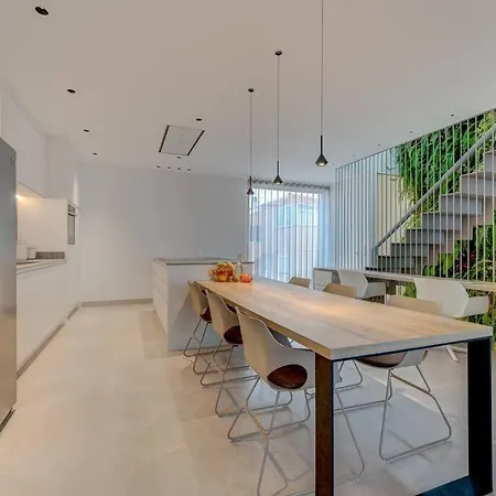Green House - Modern In Tenerife, Spain.
